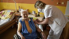 Očkování seniorů proti koronaviru v Domově pro seniory v Soběsukách. 13.1. 2020