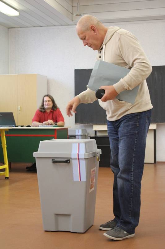 Volby do prostějovského zastupitelstva na Základní škole Melantrichova