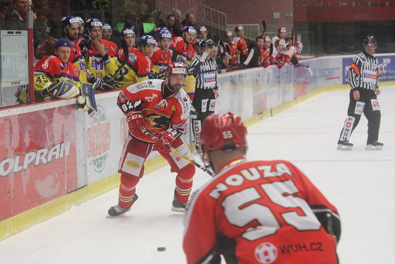 Jestřábi Prostějov (v červeném) proti Českým Budějovicím