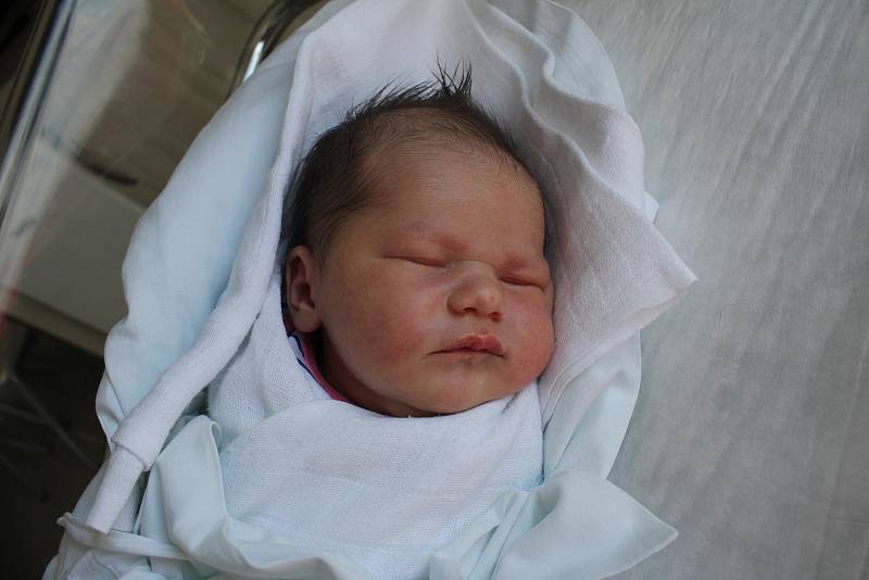 Anežka Dubranová, Pohořany, narozena 12. srpna, míra 49 cm, váha 3100 g