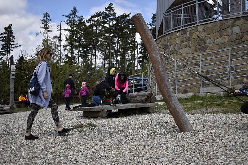 Na den vítězství se pro mnoho turistů stala atraktivním cílem rozhledna na Velkém Kosíři. 8.5. 2021