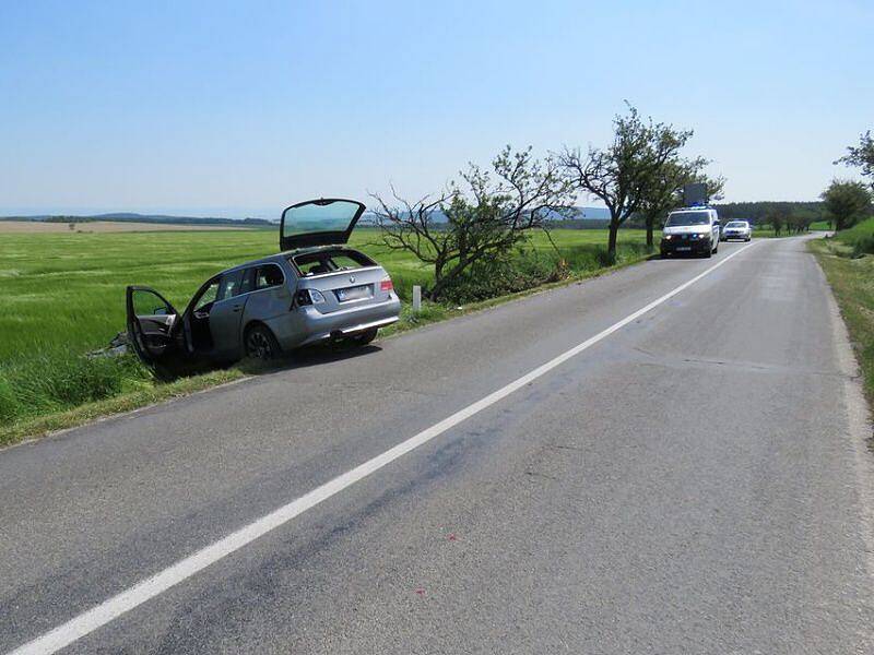 Nehoda BMW mezi Přemyslovicemi a Hluchovem