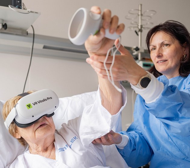 V nemocnicích sítě AGEL se testuje nová forma rehabilitace - virtuální realita. Foto: AGEL, se svolením