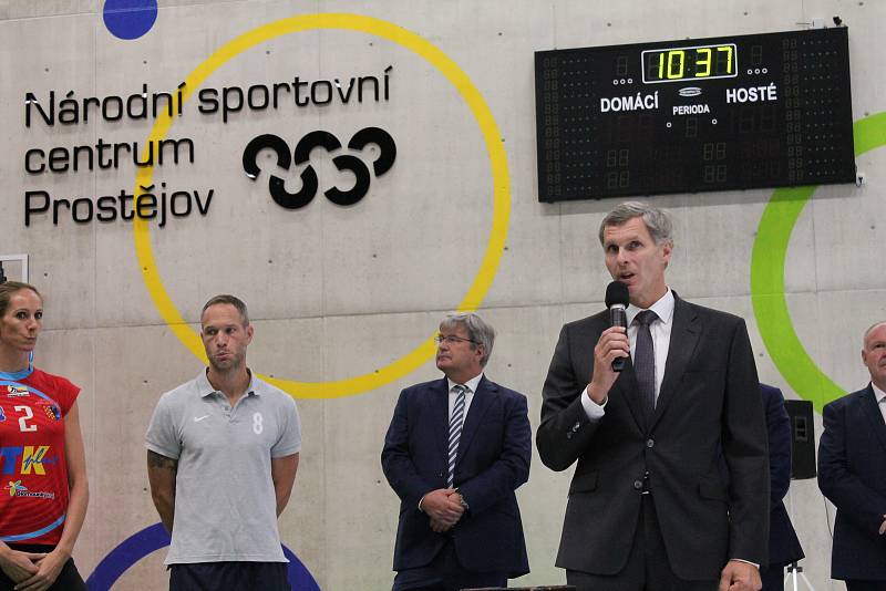 SPORTUJE SE. Prostějovské Národní sportovní centrum už slouží veřejnosti.