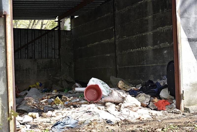 Chátrající stadion ve Sportovní ulici v Prostějově. 25. 4. 2022