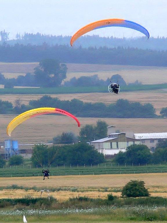 Mistrovství ČR v motorovém paraglidingu ve Stichovicích