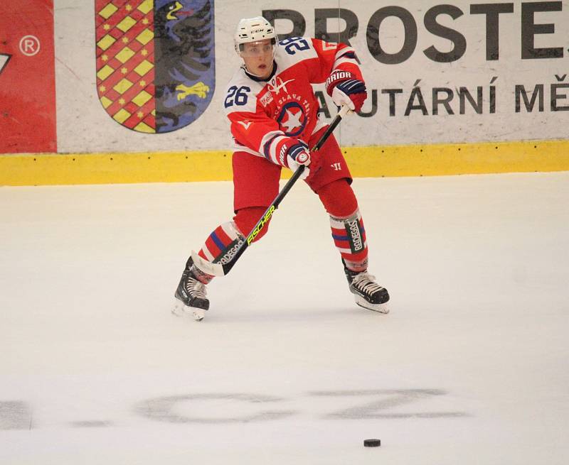 Hokejisté Prostějova (v bílém) doma v přípravném utkání podlehli Třebíči 2:3.