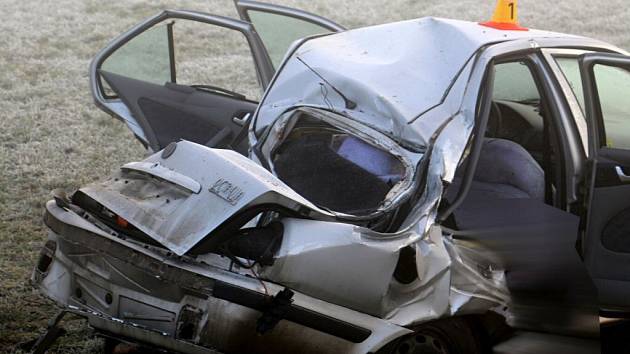 Tragická hromadná nehoda na kluzké silnicie mezi Němčicemi nad Hanou a Prostějovem 13. února 2014