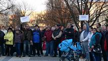 Demonstrace proti vládě před prostějovskou radnicí