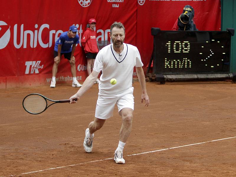 Závěrečný den prostějovského tenisové turnaje nabídl také exhibici zlatých olympioniků. Miloslav Mečíř