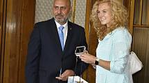 Prostějovský primátor František Jura přijal olympijskou vítězku v tenisu Kateřinu Siniakovou. 16.9. 2021