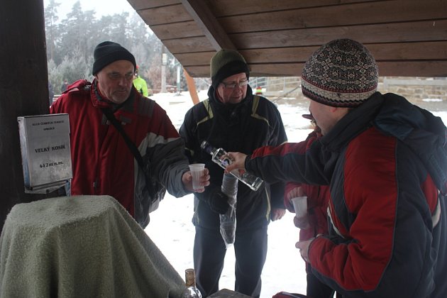Přes sto dvacet lidí si našlo v sobotu cestu na Velký Kosíř. Zúčastnili se totiž Zimního putování pořádaného čelechovickým Sokolem.