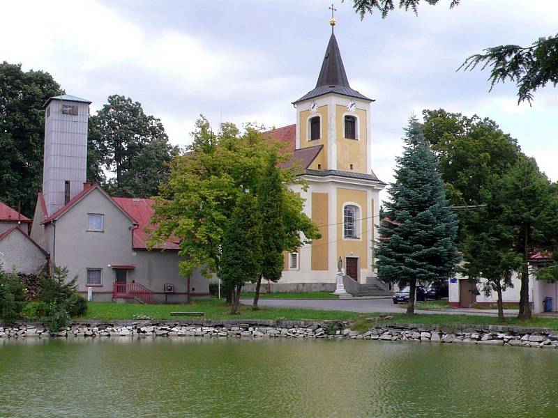 Kostel v Drahanech je před požárem dobře chráněn