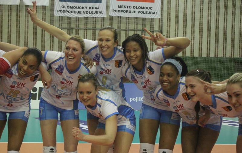 Finále poháru: Prostějovské volejbalistky získaly devátý pohárový titul v řadě, když zdolaly Ostravu 3:0 na sety