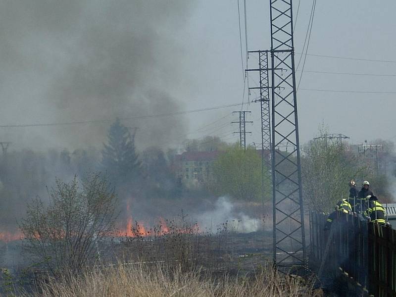 Vrahovičtí hasiči zasahovali i u požáru trávy v Brněnské ulici