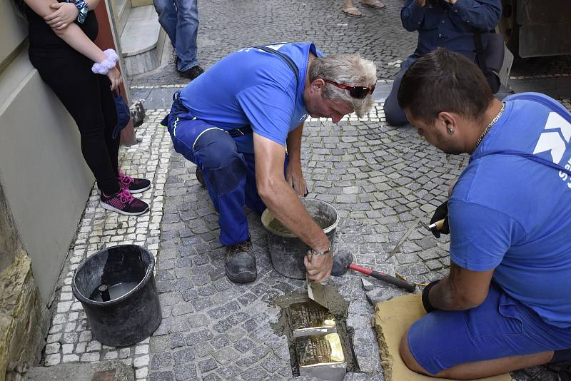 V Prostějově bylo uloženo dalších 13 Kamenů zmizelých. 25.6. 2020