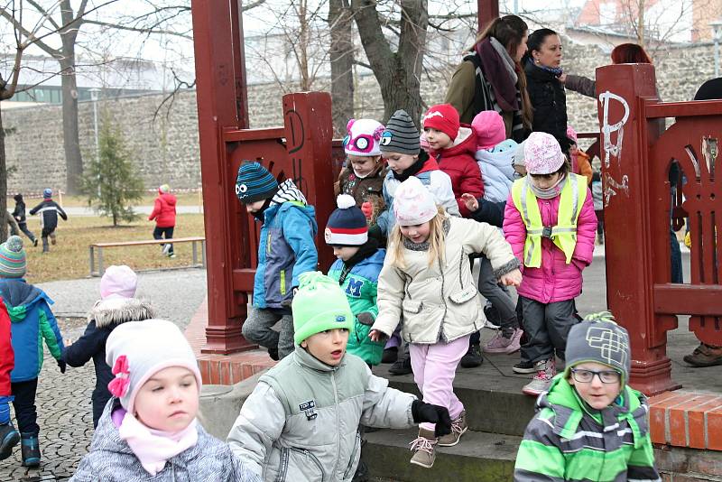 Sbírání velikonočních vajec ve Smetanových sadech v Prostějově