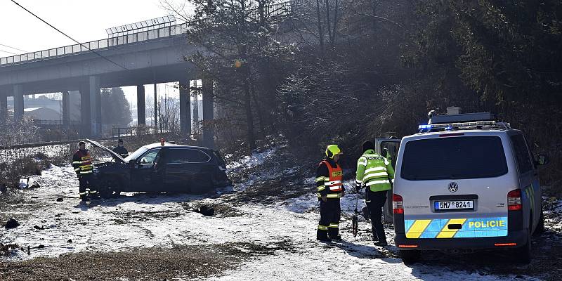 Srážka rychlíku s BMW na přejezdu v Prostějově, 15.2. 2021.