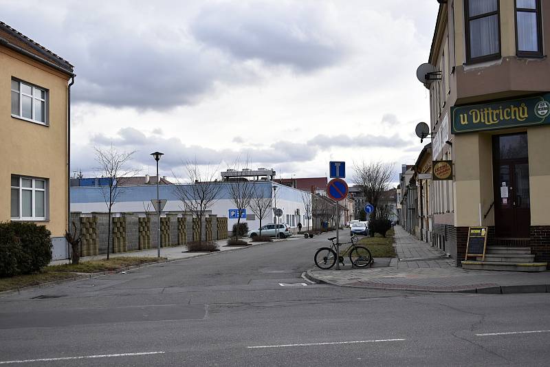 Uzavírka Vrahovické ulice potrvá v daném úseku od 14.2. do 30.6. 2022. Pracovat se bude od křižovatky náměstí Padlých hrdinů k Janáčkově ulici. 11.2. 2022