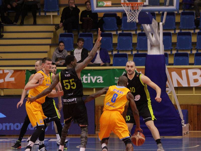 Tři měsíce čekali prostějovští basketbalisté na výhru. V sobotu večer se konečně dočkali, když porazili Brno 81:76