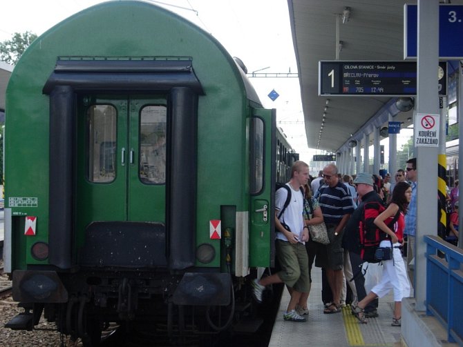 Cestující, kteří používají služeb Českých drah v Olomouckém kraji, se mohou zapojit do ankety, a přispět tak ke zlepšení kultury cestování po železnici.