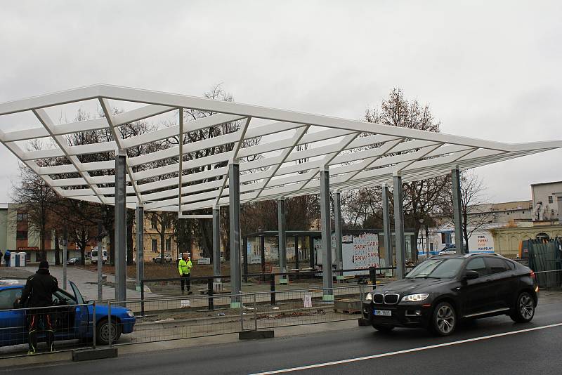 Střecha autobusového terminálu na Floriánském náměstí v Prostějově - 26. 11. 2019