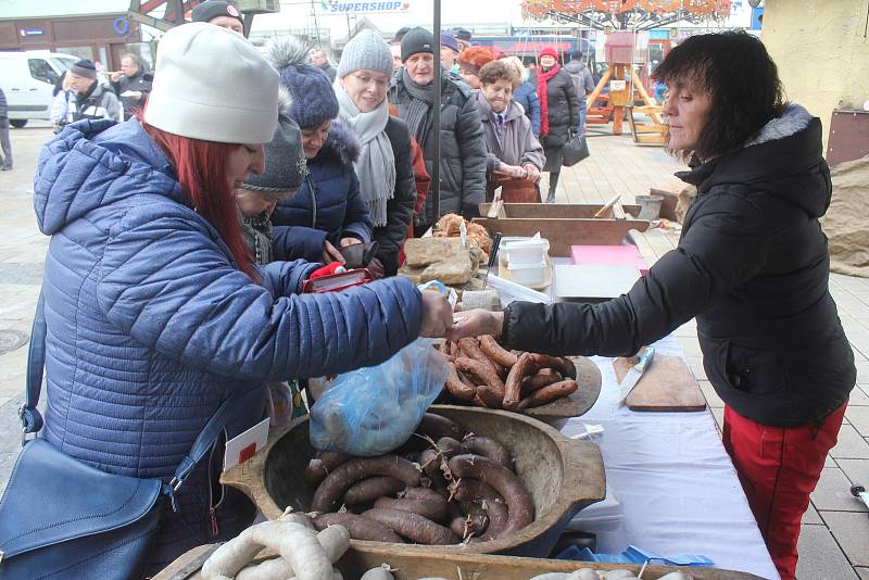 Druhý ročník prostějovského masopustu přilákal na náměstí řadu lidí. Čekal na ně bohatý program i vyšší počet stánků.