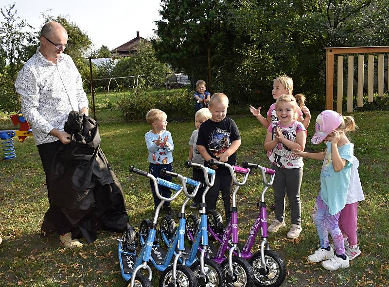 Ve Vrchoslavicích se ve čtvrtek otevřelo nové dopravní a dětské hřiště. 24.9. 2020