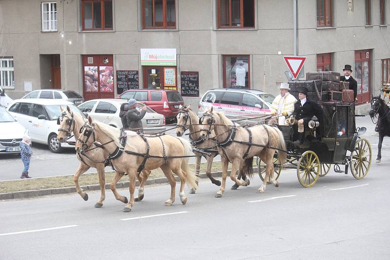 Spanilá jízda po obcích Olomouckého kraje slavnostně zahájila další sezonu oblíbeného Muzea kočárů v Čechách pod Kosířem