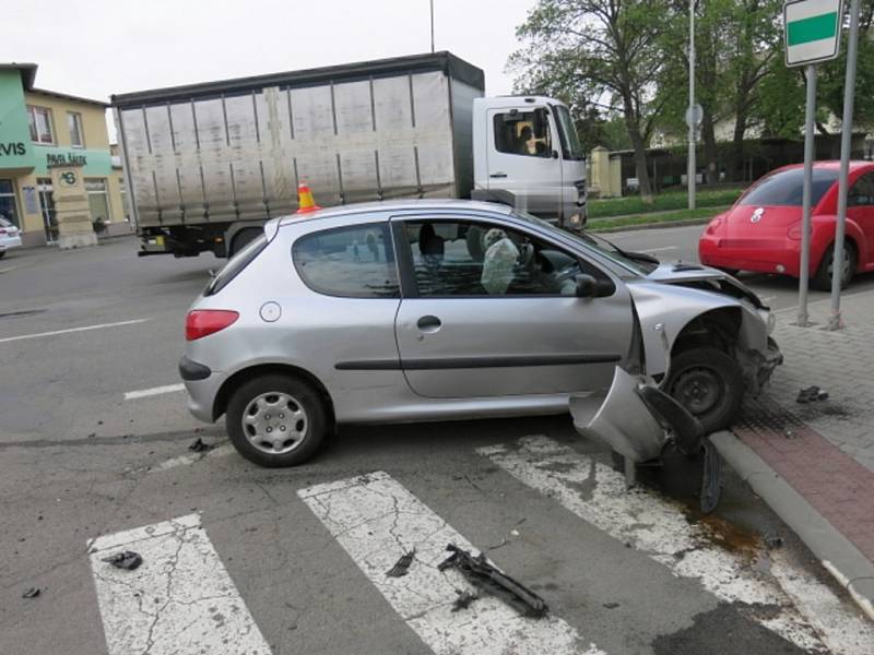 Bouračka na křižovatce Vrahovické a Třebízského ulice v Prostějově