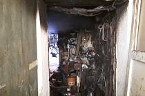 Ve čtvrtek dopoledne hořela garáž a sklep dvoupodlažního rodinného domu v Prostějově. Foto: HZS Olomouckého kraje