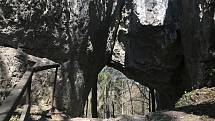 Bývalá dětská ozdravovna ve Vojtěchově. Areál se nachází na úpatí Špraňku s rozsáhlým krasovým systémem Javoříčských jeskyní a vede kolem něj  jedna z nejatraktivnějších vycházek v olomouckém regionu - Naučná stezka Špraněk.