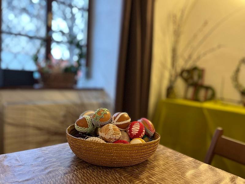 Ve Špalíčku se vyráběly velikonoční vajíčka i pomlázky. Foto: Jan Bílek