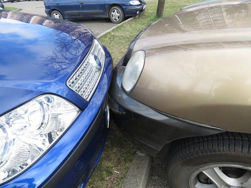 Nehoda při parkování v Plumlovské ulici