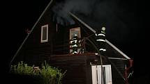 Požár rodinného domu a dvou chat v Lipové-Seči