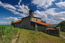 Větrný mlýn v Hačkách na Konicku