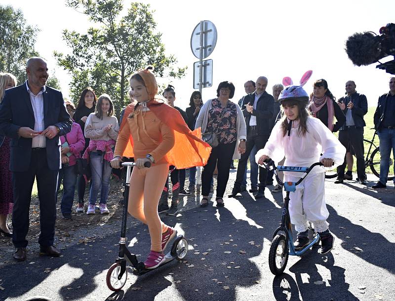 Slavnostní otevření cyklostezky spojující Plumlov s Mostkovicemi podél plumlovské přehrady. 1.10. 2021