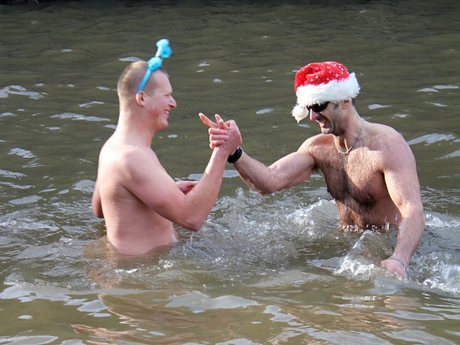 Vánoční koupel 2014 na plumlovské přehradě