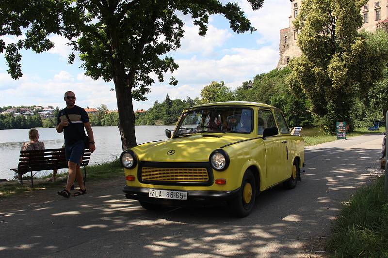 Trabant sraz 2020 u Podhradského rybníka v Plumlově