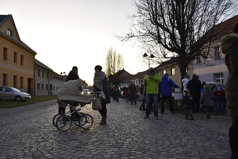 Rozsvícení vánočního stromu v Nezamyslicích 2019