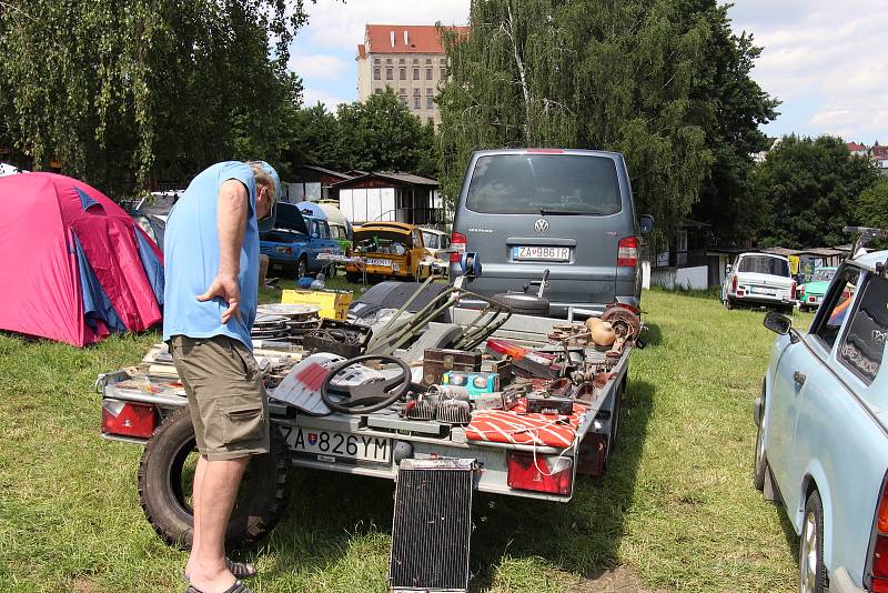 Trabant sraz 2020 u Podhradského rybníka v Plumlově