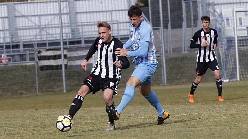 Fotbalisté Prostějova (ve světlém) prohráli s Českými Budějovicemi 0:1.