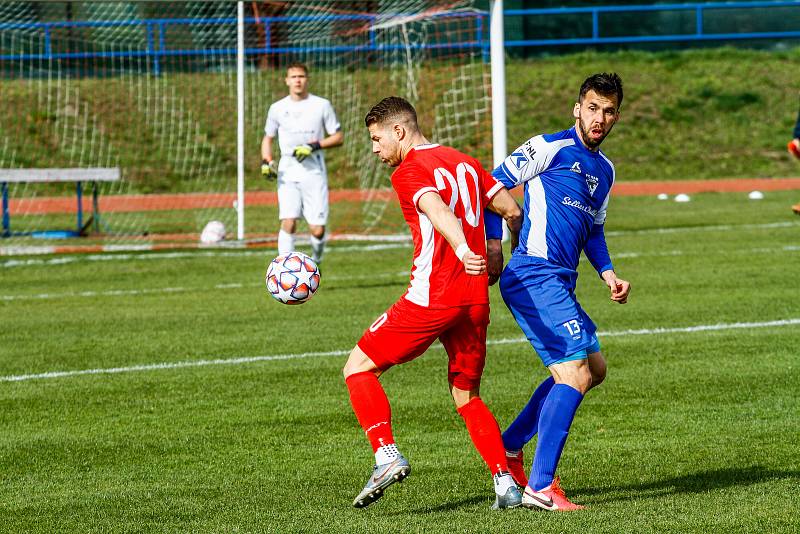 Blanenští fotbalisté (v červeném) porazili Vlašim 2:0.