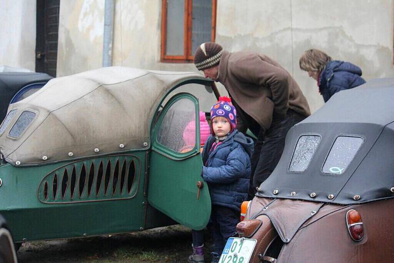 Sraz velorexů na plumlovském zámku