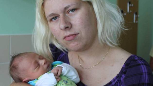 Tadeáš Kohoutek s maminkou Petrou, Raková u Konice, narozen 19. června, 49 cm, 2900 g
