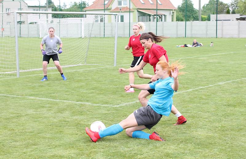 V sobotu se v Kostelci na Hané uskutečnil 8. ročník ženského fotbalového turnaje Hanácká kopačka