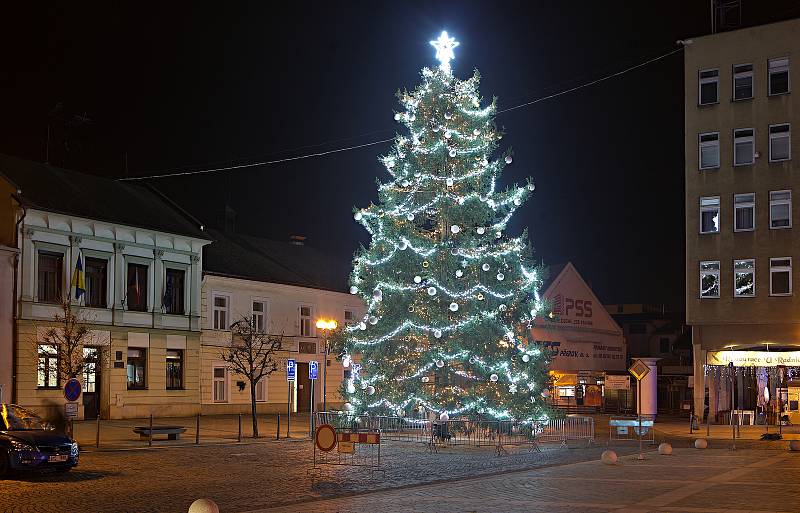 Vánoční strom 2020 v Přerově.