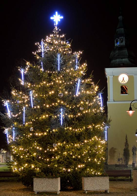 Vánoční strom 2020 v Němčicích nad Hanou