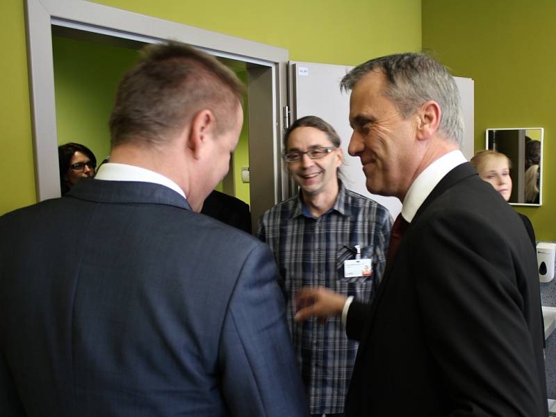 Ministr zdravotnictví Svatopluk Němeček na návštěvě nemocnice v Prostějově