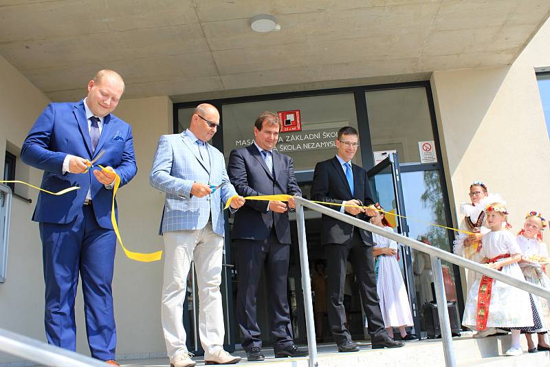 Slavnostní otevření budovy B Masarykovy základní školy v Nezamyslicích